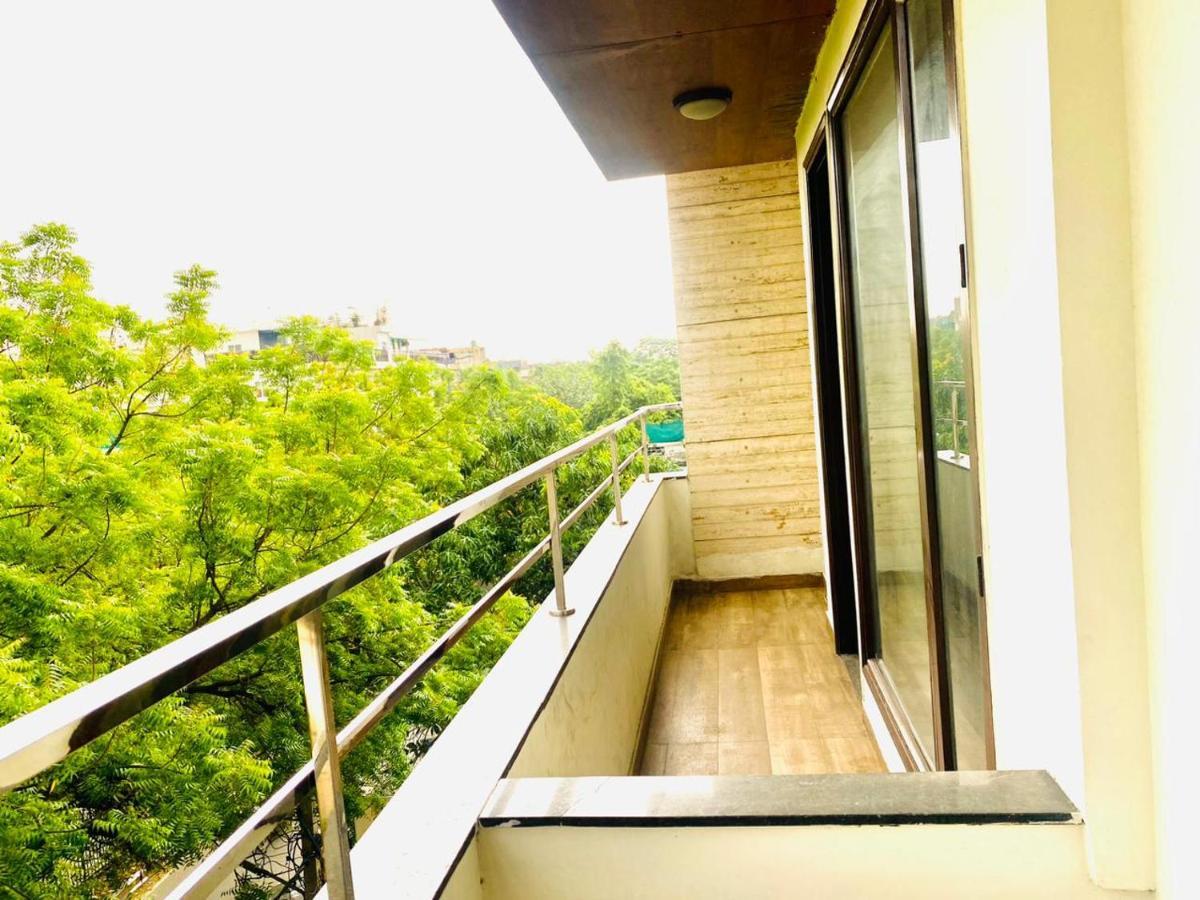 Qotel Hotel Rajouri Garden Above Ritu Marbles, Near Rajouri Garden Metro Station-Couple Friendly New Delhi Exterior photo