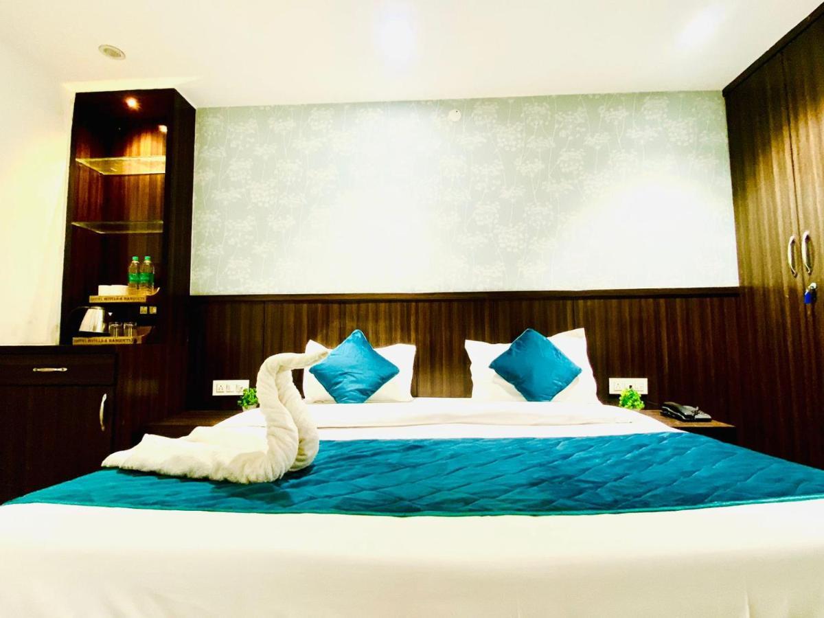 Qotel Hotel Rajouri Garden Above Ritu Marbles, Near Rajouri Garden Metro Station-Couple Friendly New Delhi Exterior photo